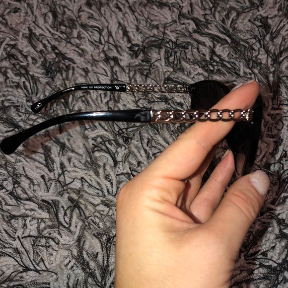 Sunglasses - Picture 3 of 4